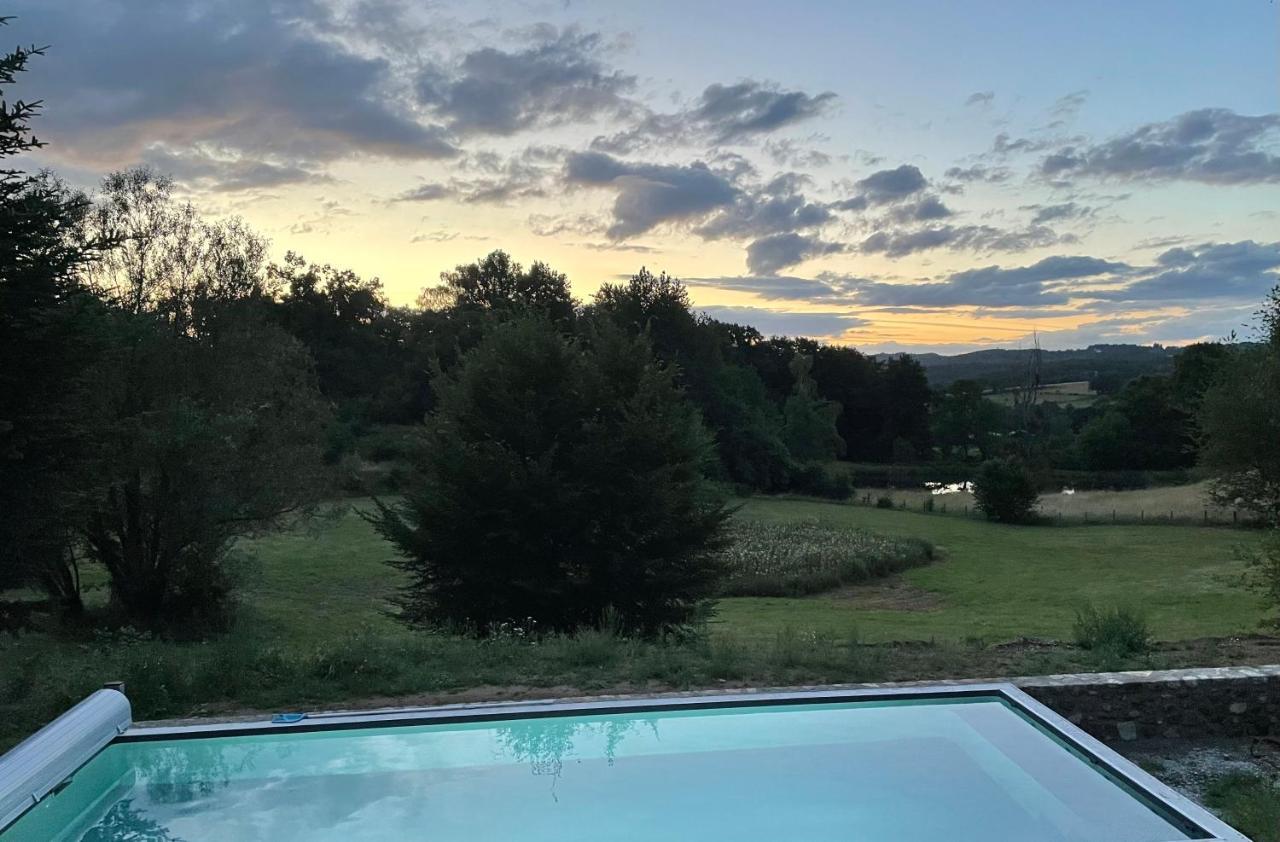 Une Pause En Correze Sarroux Buitenkant foto